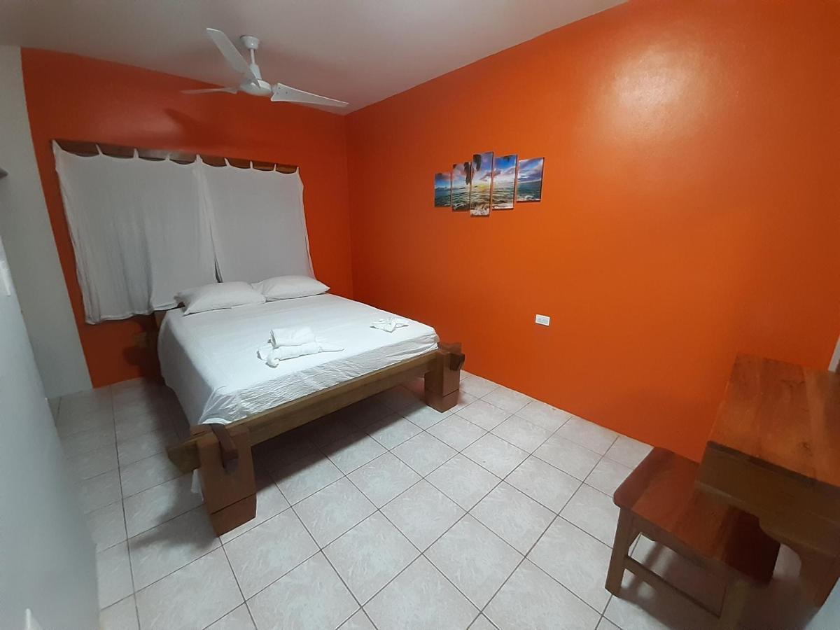 Rachel Land Lägenhet Caye Caulker Exteriör bild